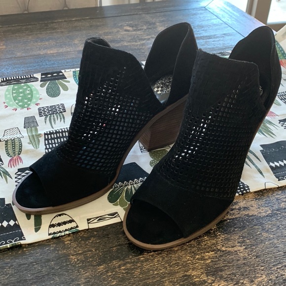Vince Camuto Shoes - Vince Camuto open toe sandals black suede size 12